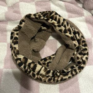 Parade Street Women’s Infinity Leopard Scarve